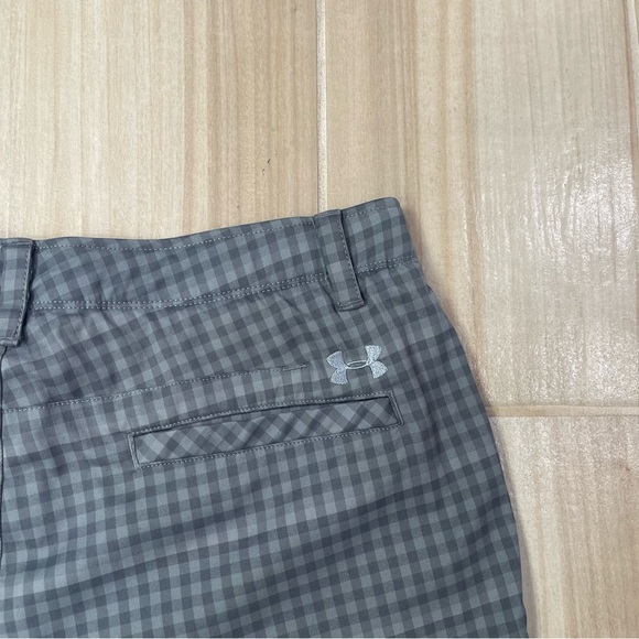 Men’s Under Armour Gray Flat Front Shorts - Picture 5 of 6